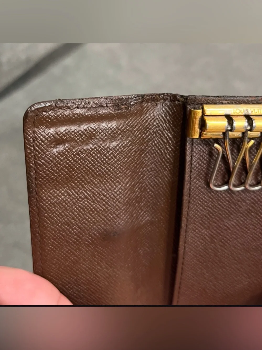 Louis Vuitton - Picture 12 of 15